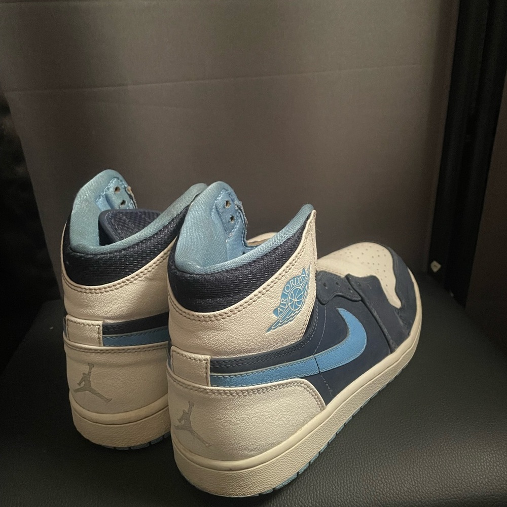 Jordan Blue and White Sneakers Classic Design